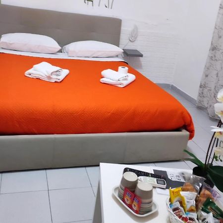 Le tre orchidee Bed & Breakfast Salerno Eksteriør bilde