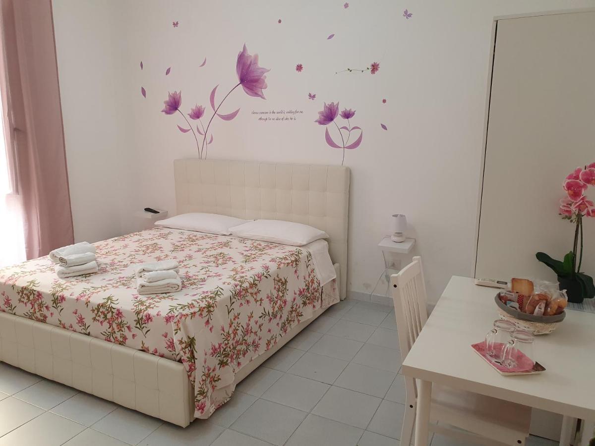 Le tre orchidee Bed & Breakfast Salerno Eksteriør bilde
