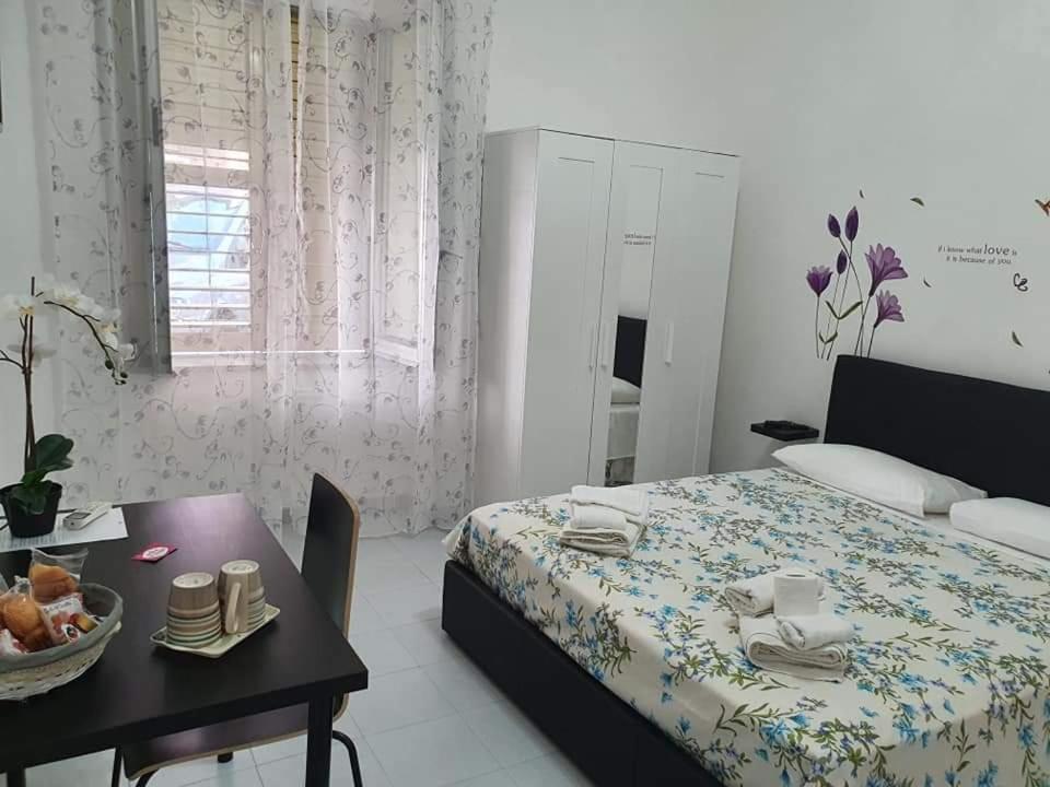 Le tre orchidee Bed & Breakfast Salerno Eksteriør bilde