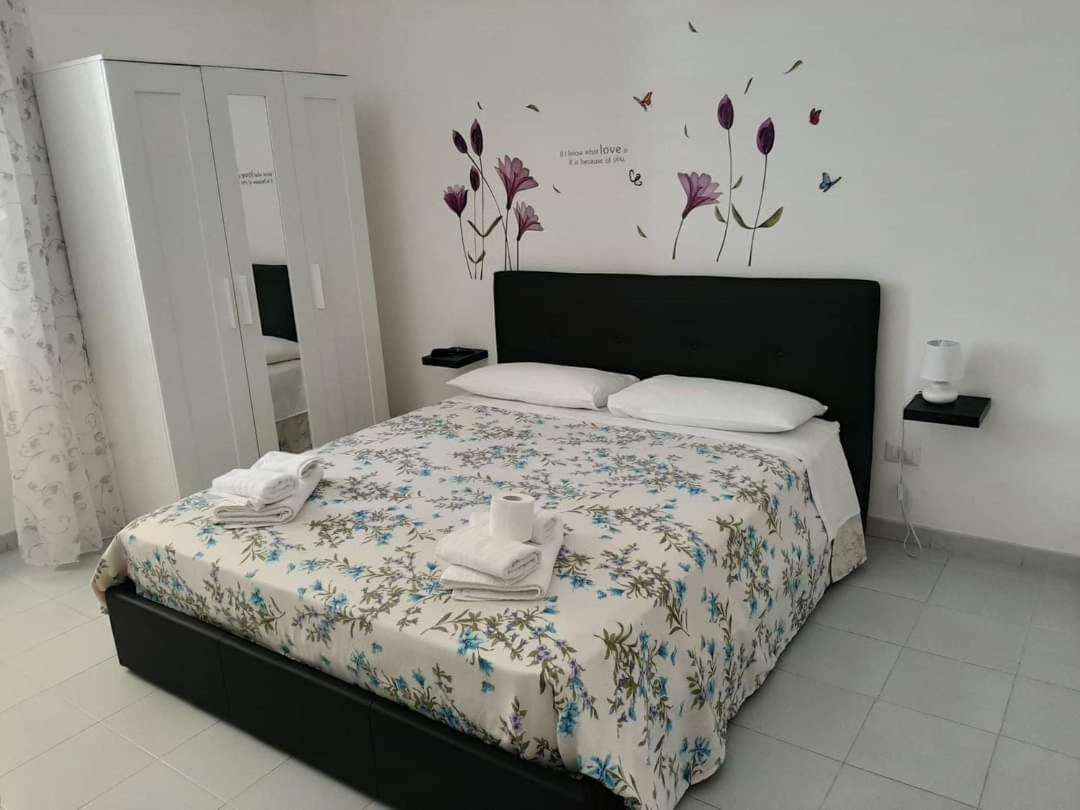 Le tre orchidee Bed & Breakfast Salerno Eksteriør bilde