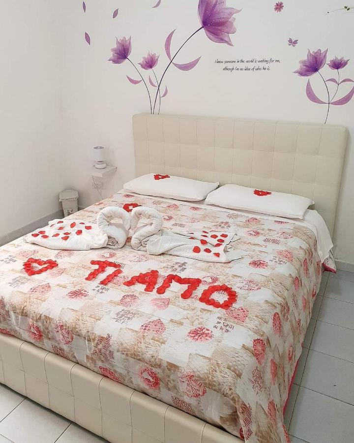 Le tre orchidee Bed & Breakfast Salerno Eksteriør bilde