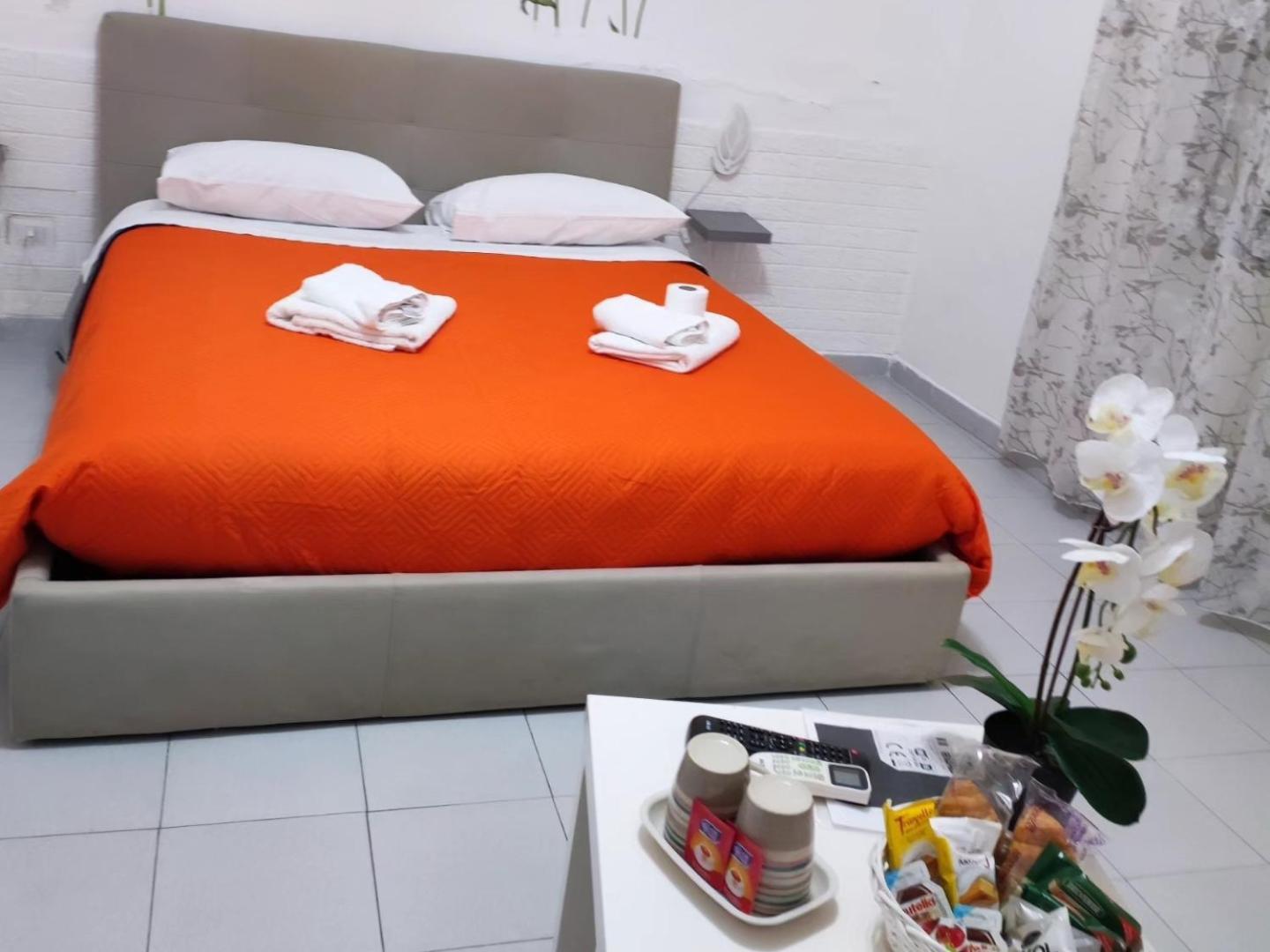 Le tre orchidee Bed & Breakfast Salerno Eksteriør bilde