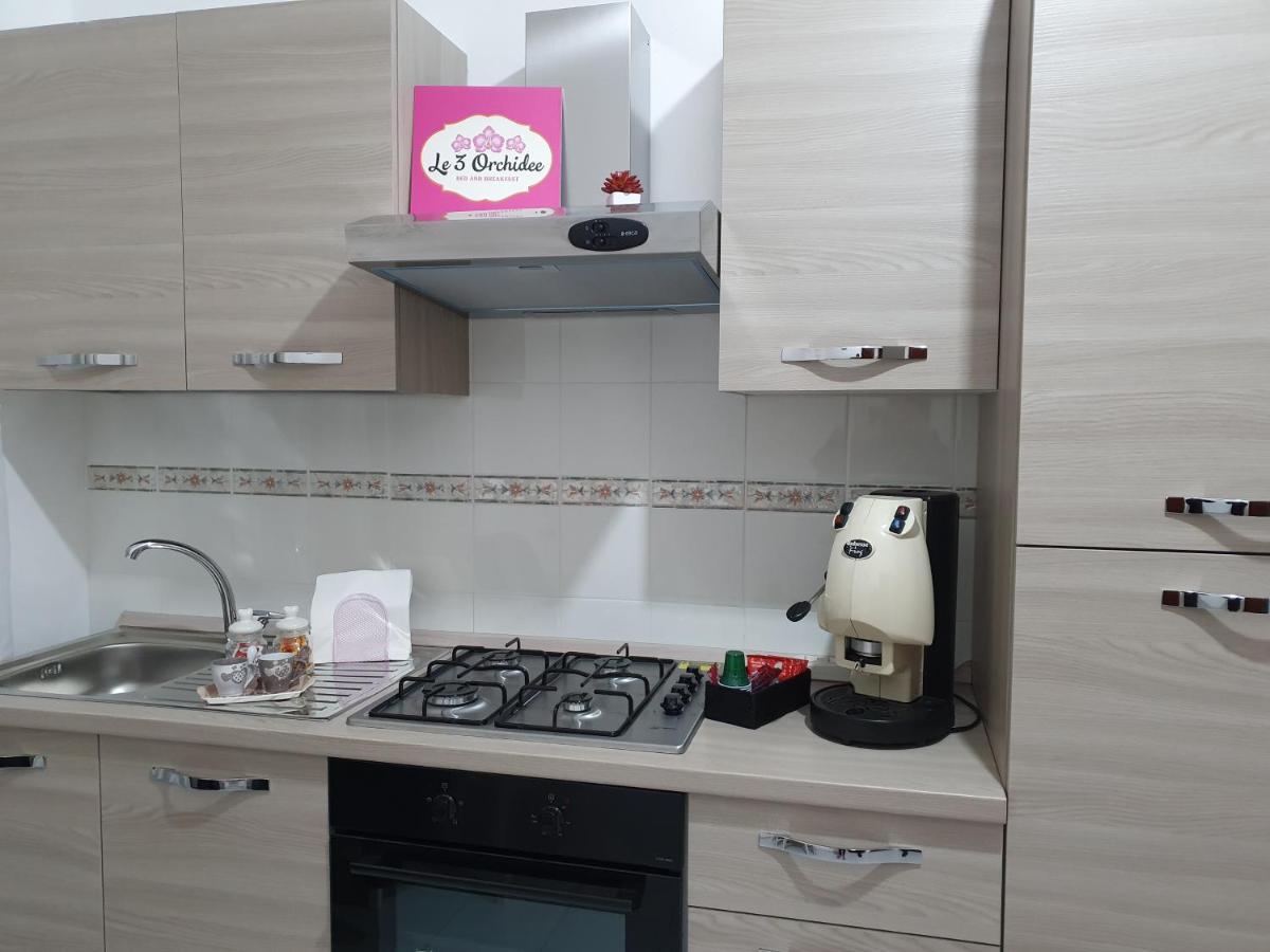 Le tre orchidee Bed & Breakfast Salerno Eksteriør bilde